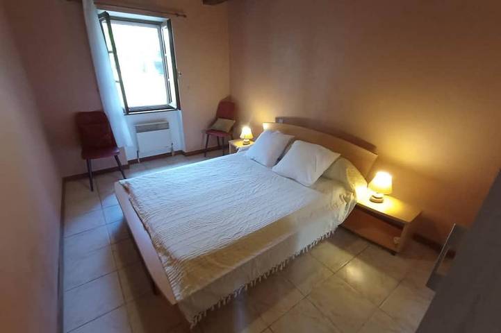 Location de vacances pour 6 personnes, avec jardin à Varaire - 3