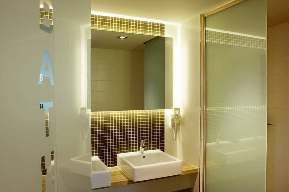 Wellness Escape Near Attractions with Parking and Pool in Bergen op Zoom, Nordbrabant