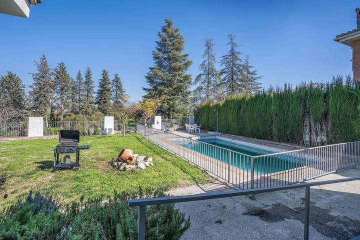 Casa rural para 8 personas, con vistas y terraza además de jardín y piscina en Gójar - 3