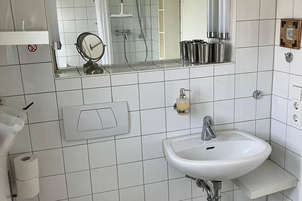Ganze Wohnung, Charmantes 2-Zimmer-Appartement nahe Zentrum /2. Etage ( im 2-Familienhaus) in Bad Nauheim, Wetterau