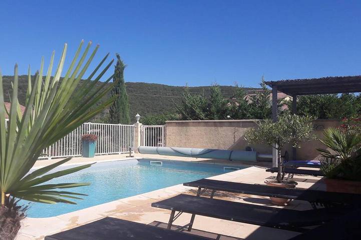 Gîte pour 4 personnes, avec Terrasse ainsi que Jardin et Piscine à Saint-Maurice-d'Ibie