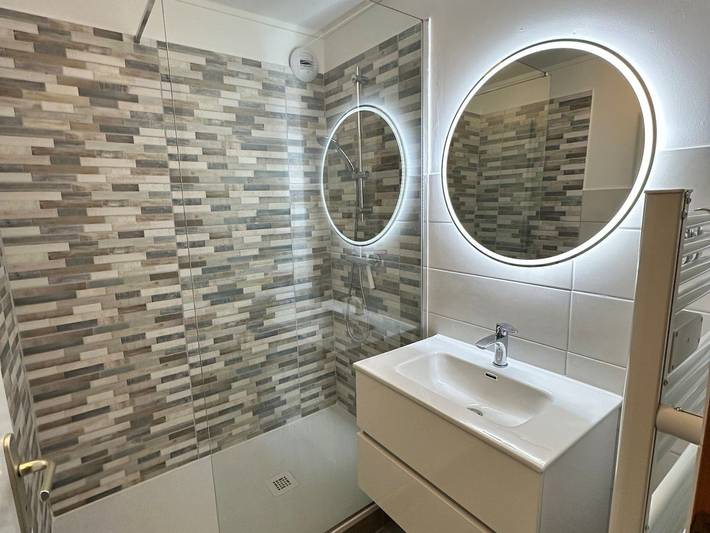 Ganze Wohnung, Zentral gelegenes Apartment für 6 Personen nahe der Pisten in Val-Cenis in Lanslevillard, Region Saint-Jean-de-Maurienne