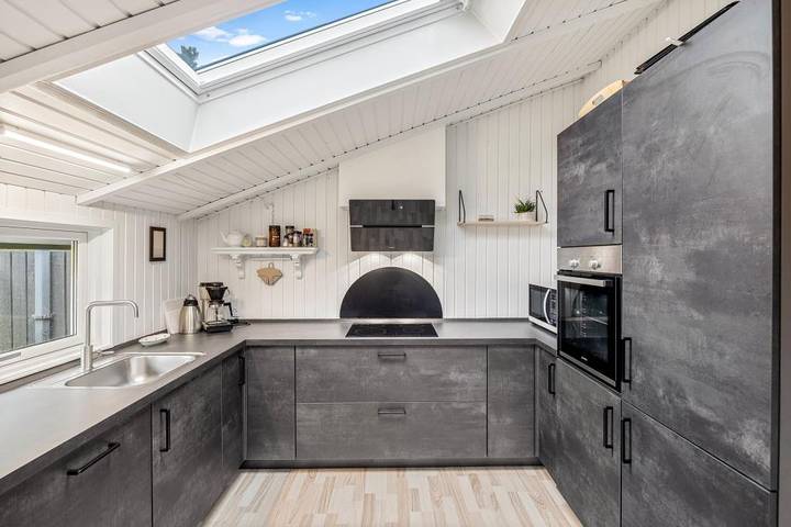 Cosy holiday home in Blåvand - sleeps 8 plus dog in Blavand, Varde Region