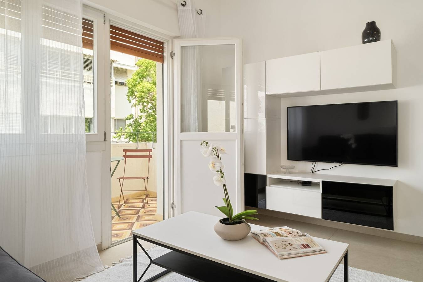 Apartamento entero, Miklat Classic Bauhaus 1Br with Balcony on Sheinkin Street by Feelhome in Tel Aviv, Distrito de Tel Aviv