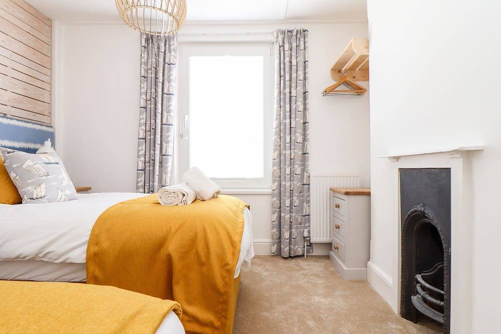 Mazey Cottage, pet friendly, country holiday cottage in Penzance in Penzance, Cornualles