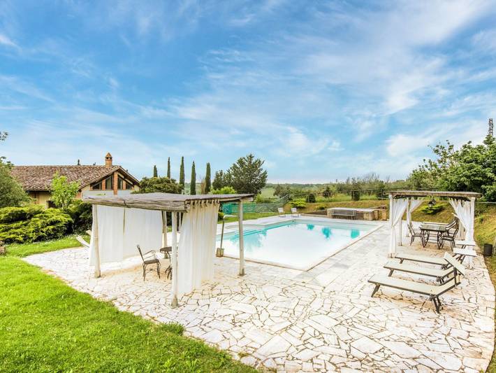 Casa vacanza per 10 persone, con giardino e piscina a Rapolano Terme
