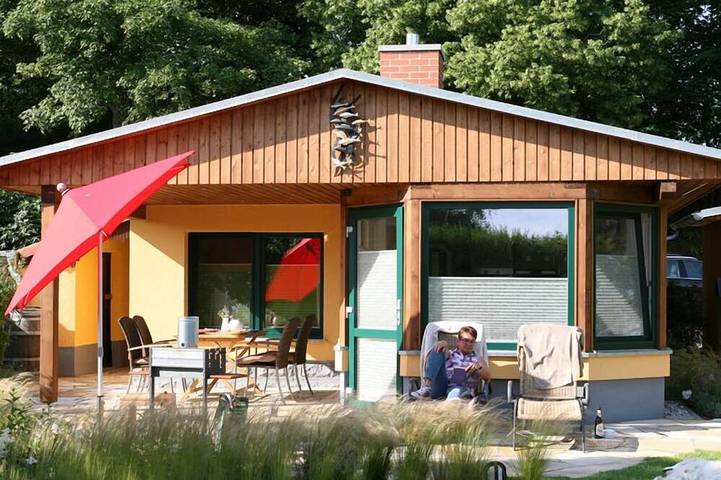 Ferienhaus für 4 Personen, mit Terrasse und Garten in Neukalen