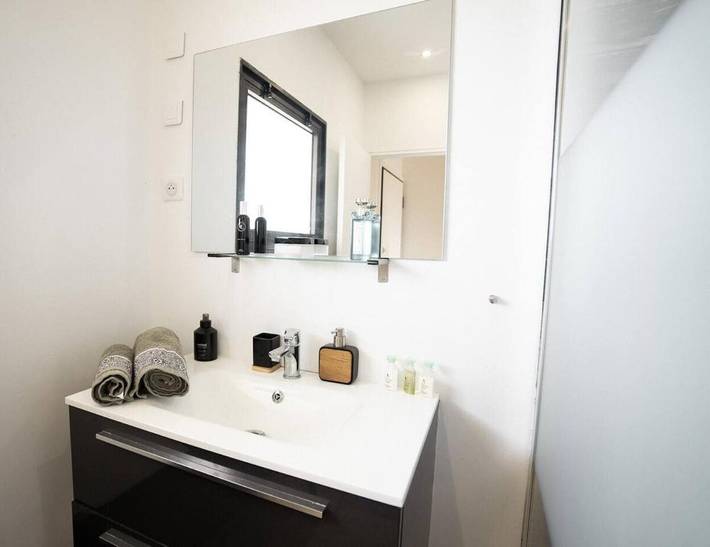 Gîte pour 4 personnes, avec balcon ainsi que piscine et vue dans Nettlé Bay - 4