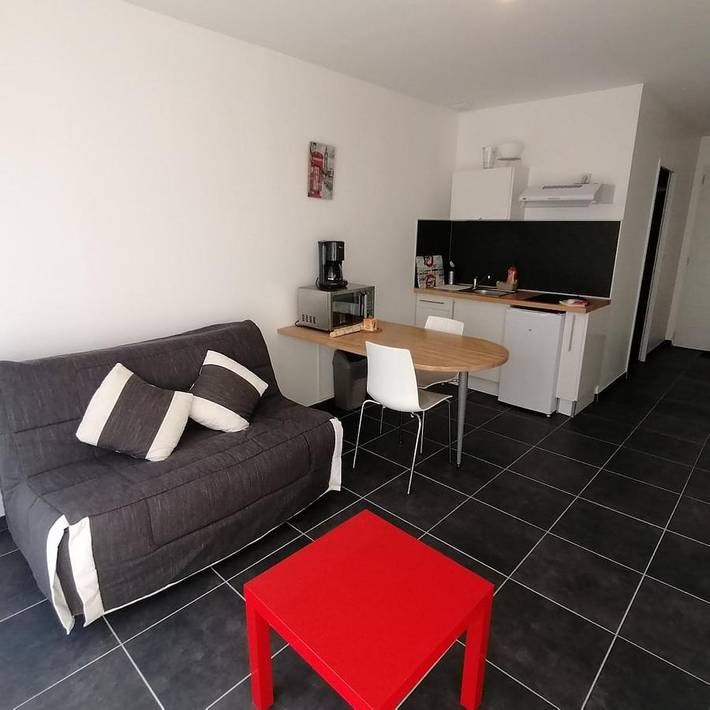 Location de vacances pour 2 personnes, avec vue ainsi que jardin et terrasse à Dampierre-en-Burly