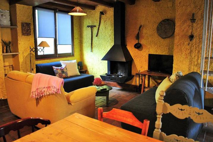 Casa rural para 7 personas, con Balcón y Terraza además de Jardín y Piscina en Alforja - 3