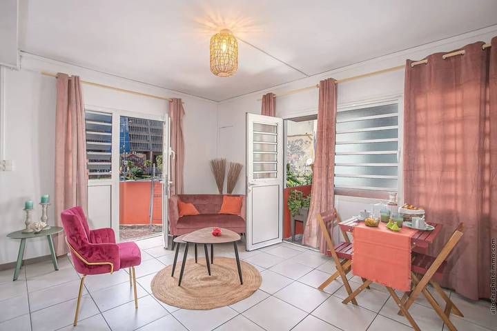 Apartamento entero, Apartamento Vacacional con Terraza en Fort-de-France – 40 m² in Martinica