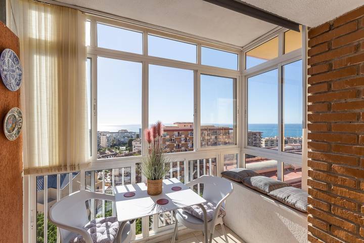 Entire apartment, Apartment 'Aguila' with Shared Pool & Wi-Fi in Benalmádena Costa, Benalmádena