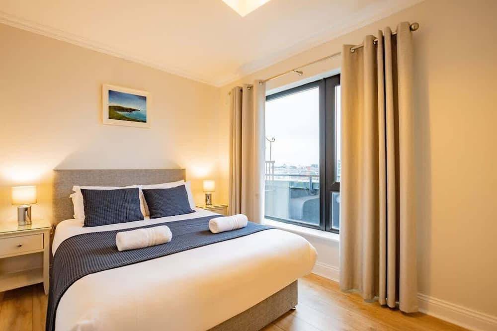 Entire apartment, Penthouse with Harbour and Panoramic Water Views. in Eyre Square, Galway