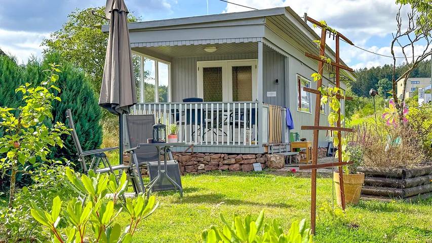 Chalet voor 5 personen, with zwembad and sauna as well as terras in de Eifel