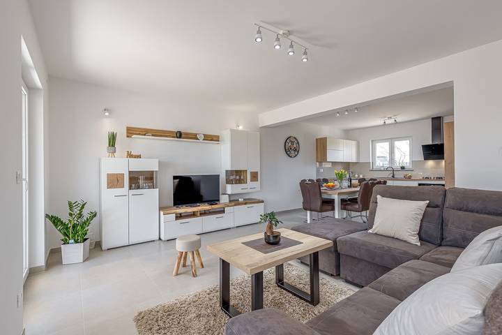 Ferienhaus für 6 Personen, mit Balkon/Terrasse und Garten in Bale