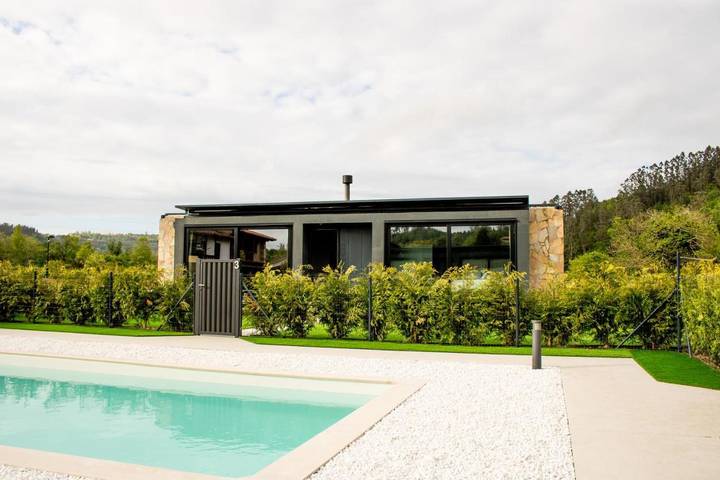 Chalet para 4 personas, con piscina y jacuzzi además de terraza y jardín en Costa de Cantabria