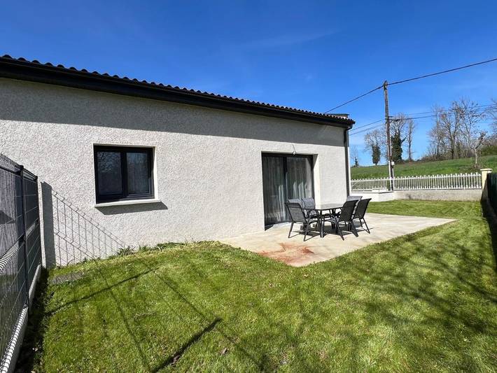 Location de vacances pour 6 personnes, avec jardin à Vézeronce-Curtin - 3
