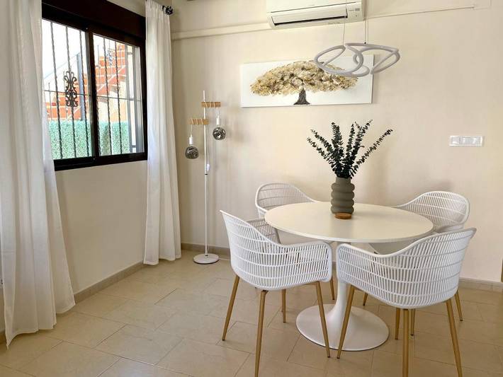 Villa pour 4 personnes, avec jardin ainsi que bassin pour enfant et piscine à Torrevieja - 4