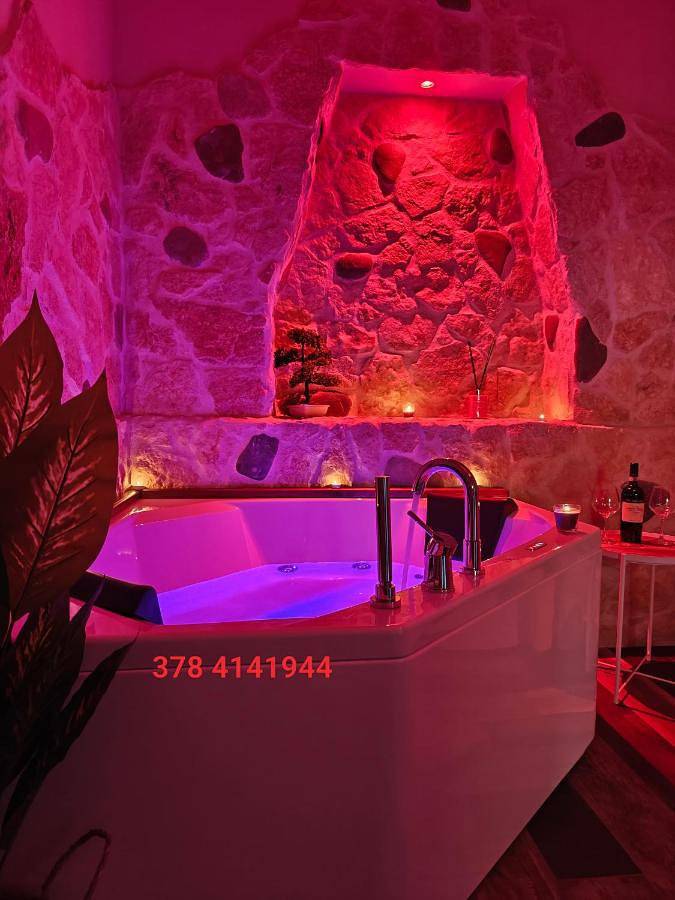 Elysia Luxury Room con Jacuzzi - Centro Brindisi in Brindisi, Salento