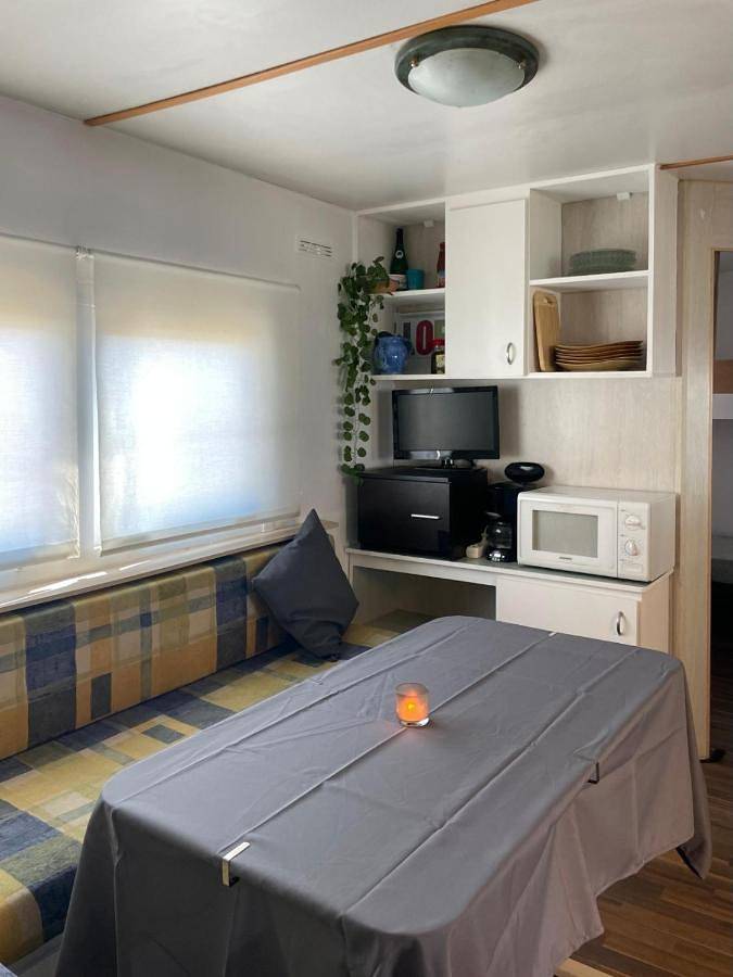 Camping pour 6 personnes, avec Terrasse ainsi que Jardin et Piscine