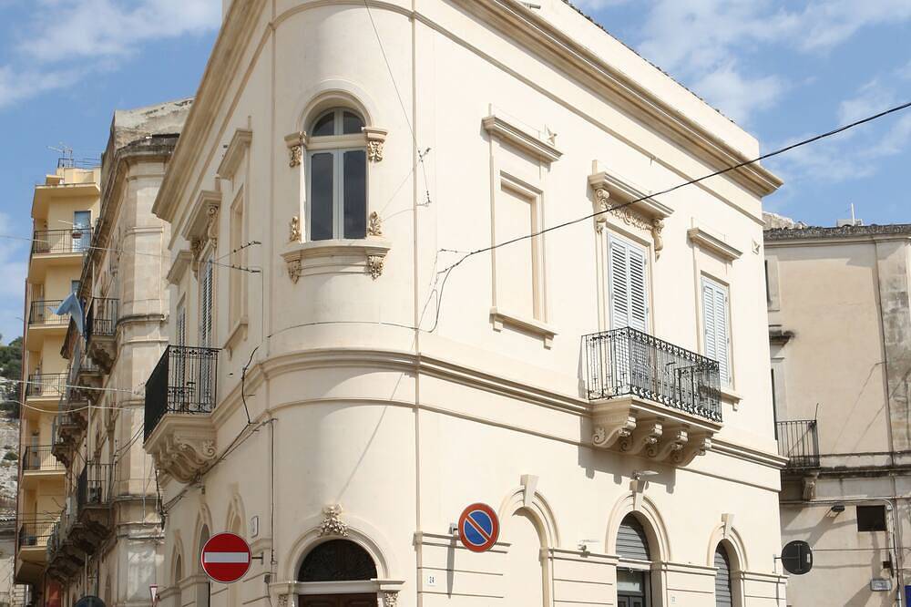 Appartamento intero, Palazzo Leonardo 1 in Scicli, Provincia di Ragusa