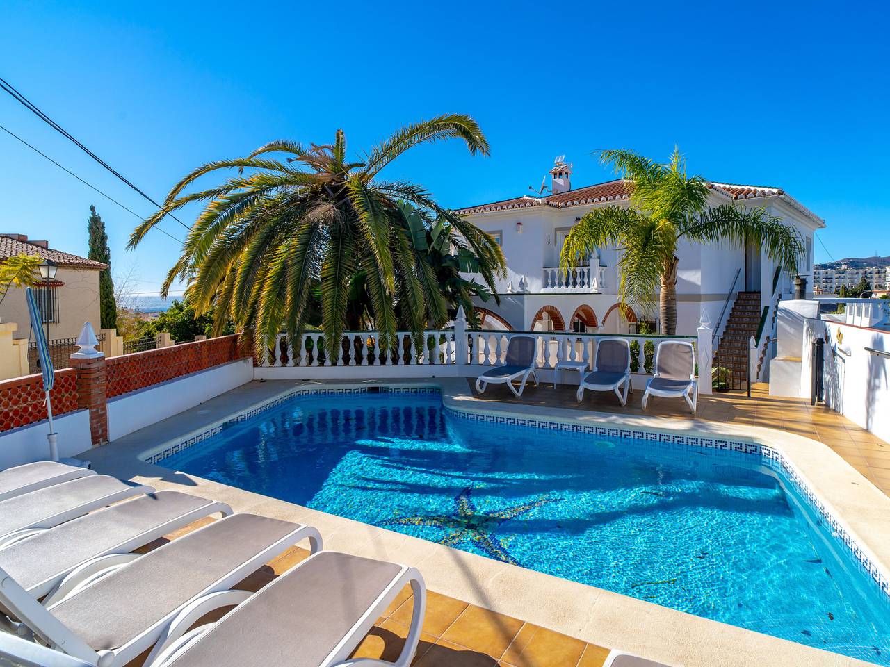 Entire apartment, Luxury Family Suite in Nerja in Playa de Burriana, Nerja