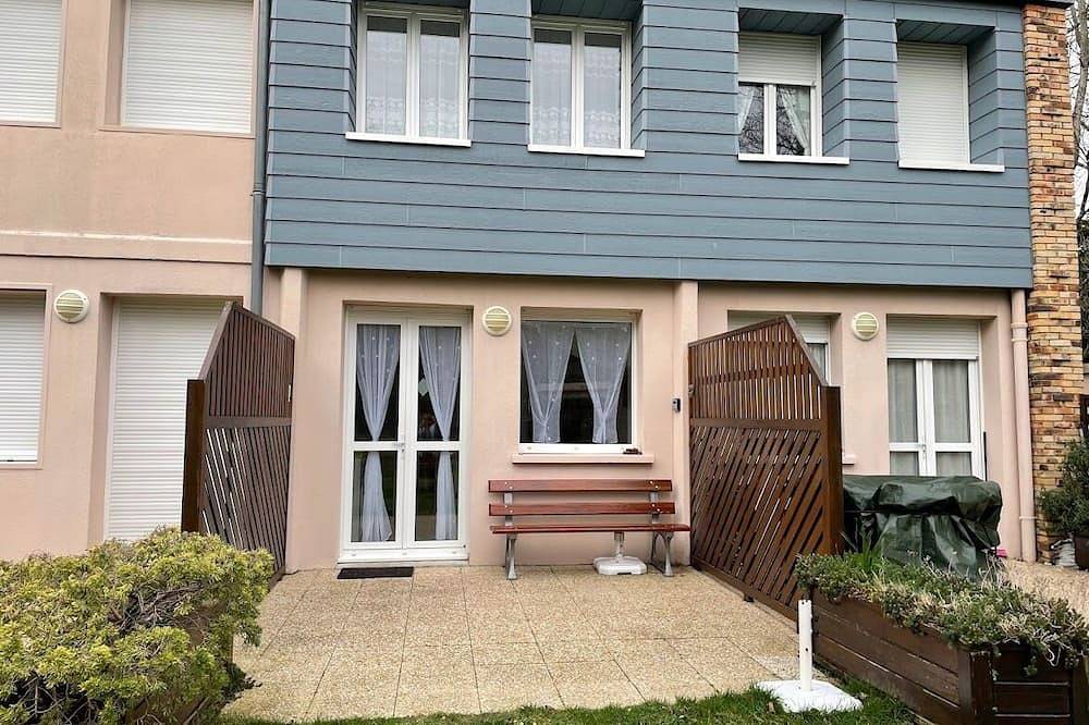 2** gite for 4 people in a 5ha private park, 400m from Jullouville beach in Saint-Pair-sur-Mer, Côte de la Déroute