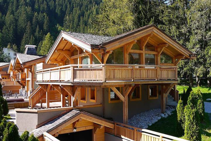 Ferienhaus für 12 Personen, mit Balkon und Whirlpool sowie Pool und Sauna