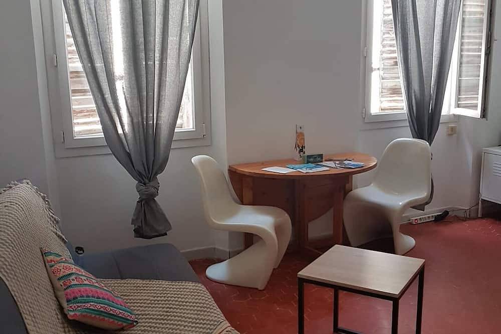 Ganze Wohnung, Apartment 57 m2 200 meters from the Port of Toulon in Toulon, Toulon Region