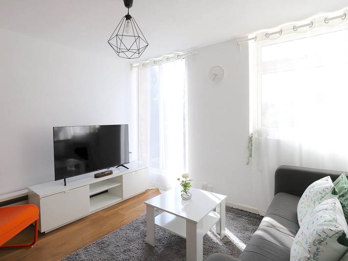 Glamping for 8 people, with garden in Oxford