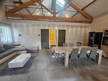 Location de vacances pour 12 personnes, avec terrasse et piscine ainsi que jacuzzi et jardin, adapté aux familles à Marsillargues