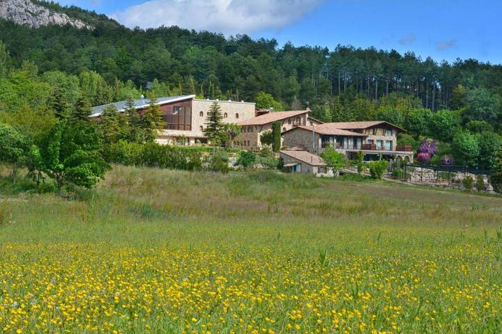 Hôtel pour 3 personnes, avec Terrasse ainsi que Jardin et Piscine