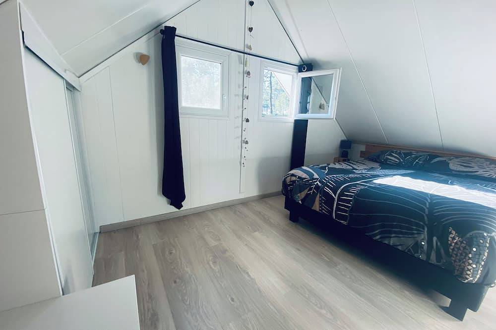 Naturist chalet at La Jenny, at the foot of the ocean in Le Porge, Lesparre-Médoc region