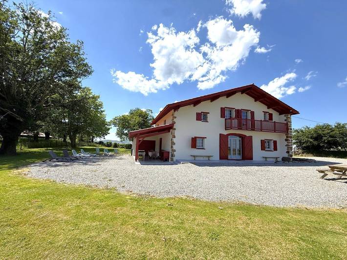 Gîte pour 8 personnes, avec Terrasse et Jardin