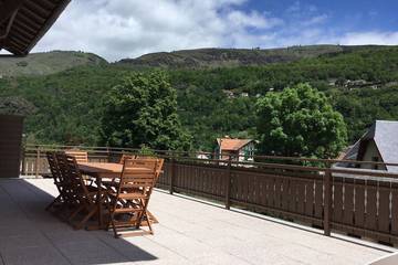 Chalet pour 8 personnes, avec sauna ainsi que terrasse et jardin à Ax-les-Thermes