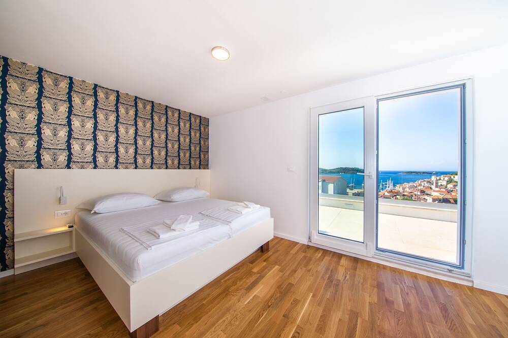 Villa Onix – Panoramic Sea View with Private Heated Pool in Vis Town, Vis (Dalmatia)