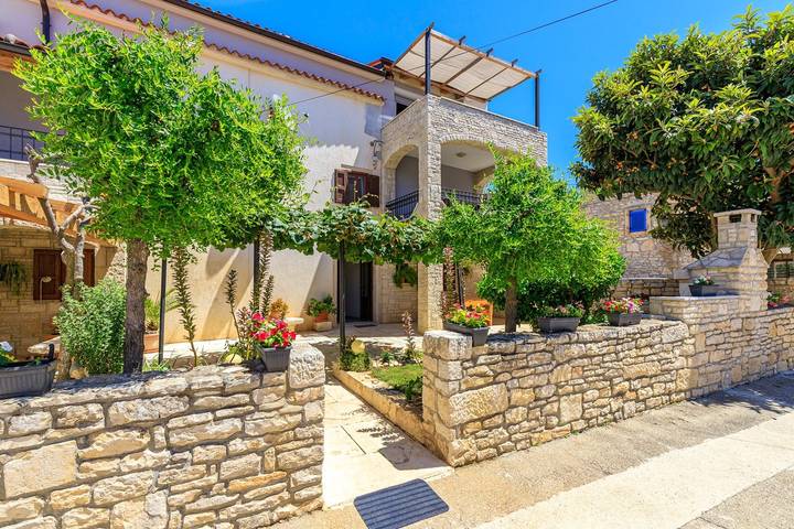 Ferienwohnung für 6 Personen, mit Balkon/Terrasse in Medulin - 2