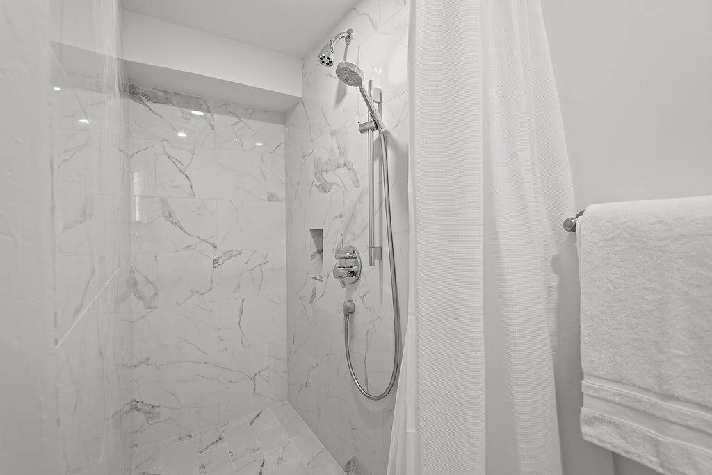 Ganze Wohnung, 3 Bed/3 Bath In Town Aspen Luxury King & 2 Queen Bed W/D Ac Parking Balcony Wifi in Aspen, Aspen Snowmass