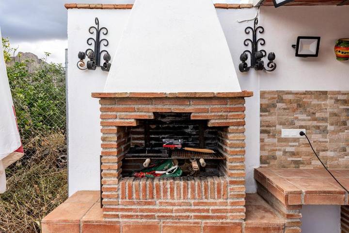 Casa rural para 16 personas, con piscina además de terraza y vistas en Alcaucín - 3