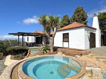 Bungalow für 4 Personen, mit Garten und Pool sowie Ausblick und Terrasse auf La Palma