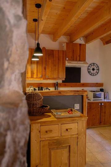 Gîte pour 4 personnes, avec jardin à Crots