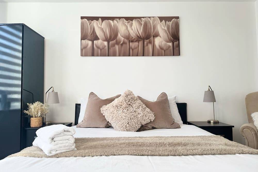 Ensuite Deluxe Room with Shower in London, South East England