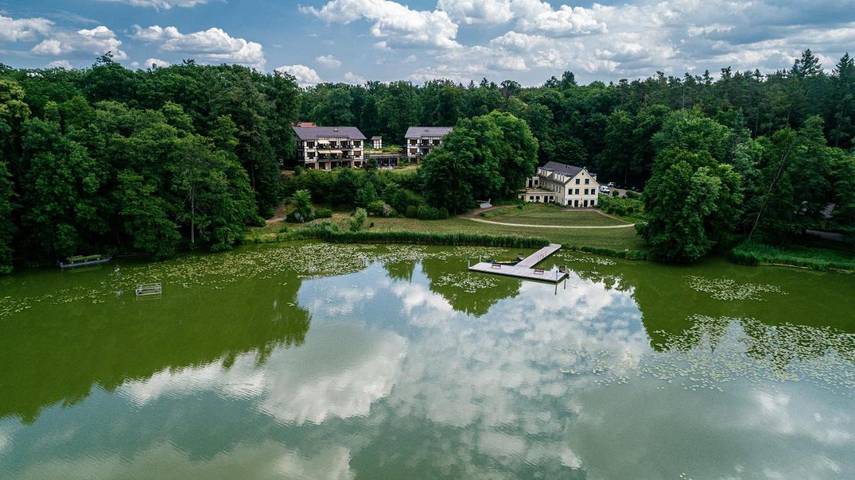 Hotel für 4 Personen, mit Balkon und Terrasse sowie Garten und Pool in Falkenhagen (Mark) - 2