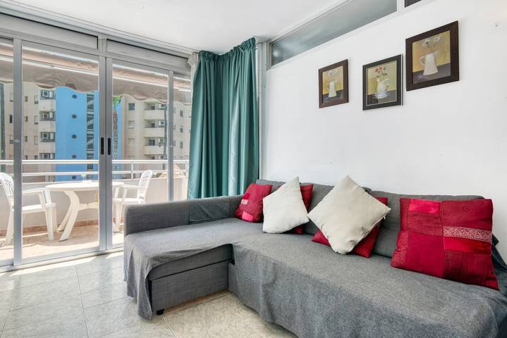 Apartamento entero, Apartamento 'Aguamarina B' con piscina compartida, Wi-Fi y aire acondicionado in Playa la Fossa, Calpe