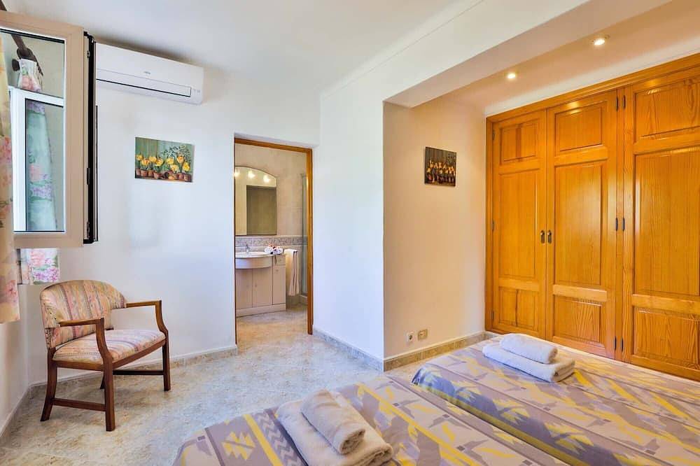 Villa Egos 89 para 10 personas, primera línea de mar con acceso directo al mar. in Cala Egos, Santanyí