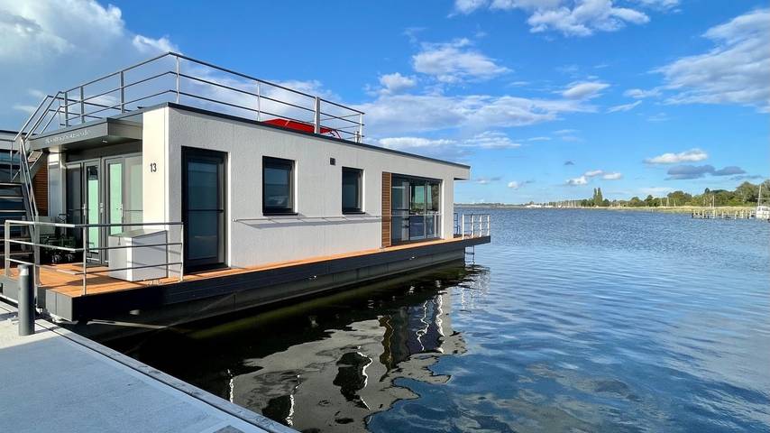 Hausboot für 6 Personen, mit Terrasse und Seeblick in Ribnitz-Damgarten