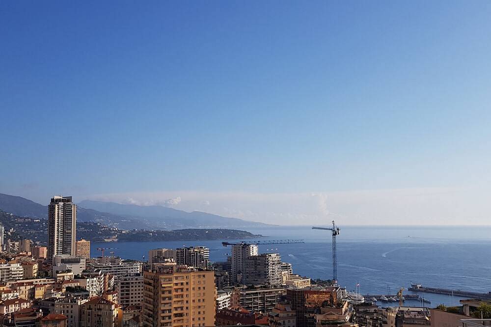 Apartamento entero, Rooftop villa with Jacuzzi and sea view 50m from Monaco. in Beausoleil, Nizza Region