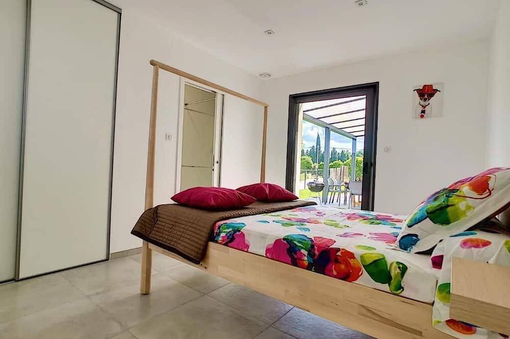Villa in Provence with private pool + terraces in Cabannes, Arles region