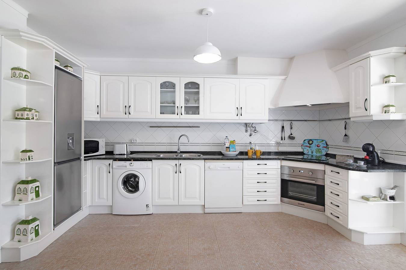 Entire apartment, Apartment 'Kaya' with Balcony, Wi-Fi and Air Conditioning in Praia da Falésia, Albufeira