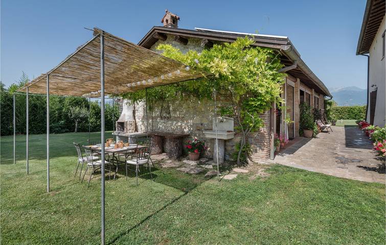 Ruhiger Rückzugsort am Fluss mit Pool und WLAN – 300 m bis Velino in Rieti, Rieti Provinz